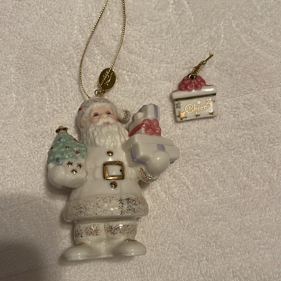 MIB Lenox #791973 Santa's Cheery Christmas Ornament Santa w/Tree & Presents Box - Picture 2 of 7